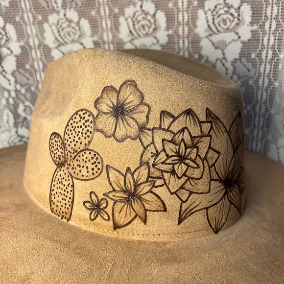 Burn Etched Faux Suede Hat - Picture 4 of 7